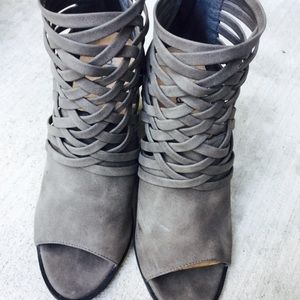 Adorable NEW SEXY grayish booties!! Size 7-7.5.
